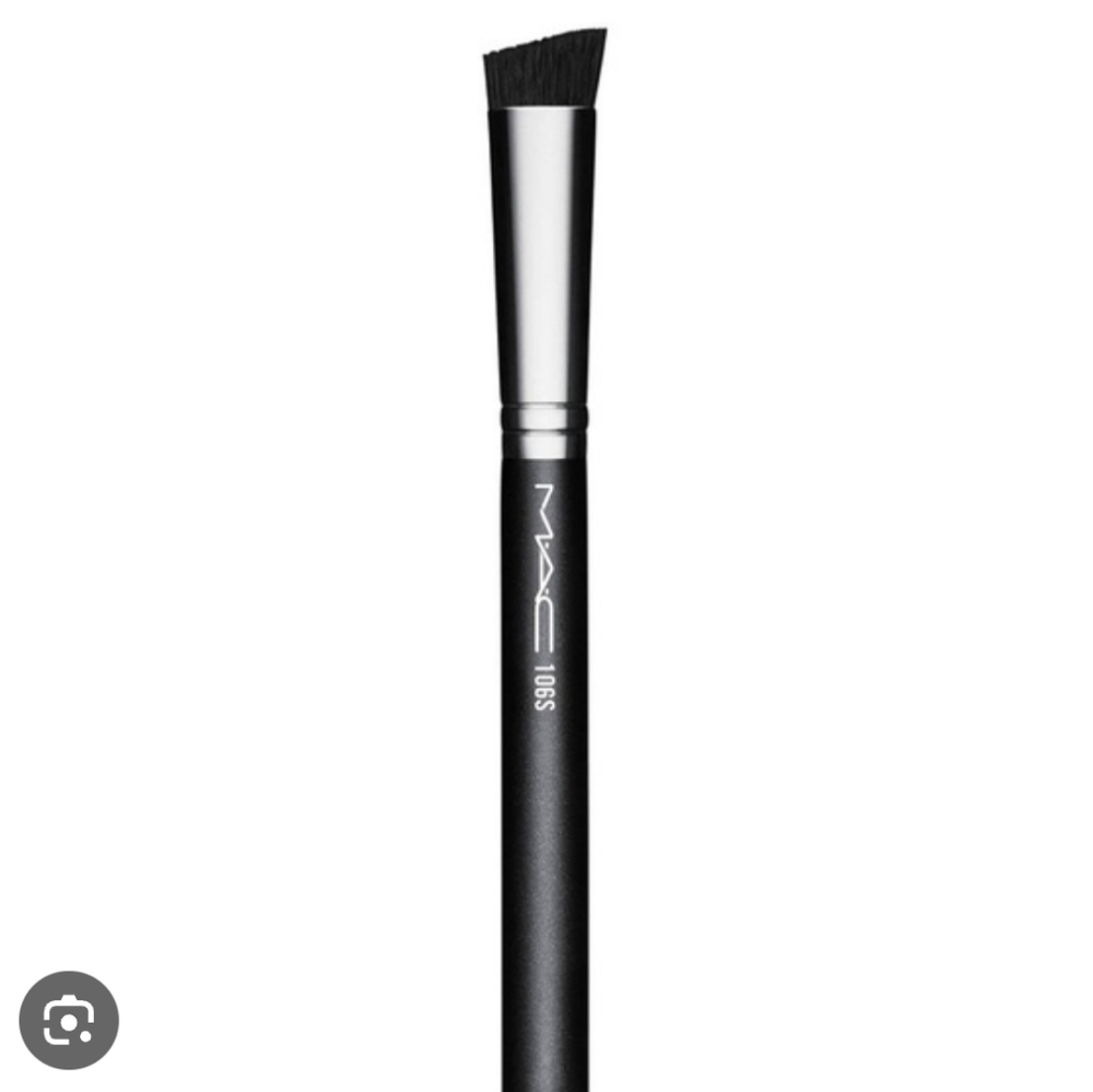 MAC Cosmetics 106S Triangular Concealer Brush